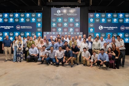 Integrantes de las cabañas ganadoras y de la consignataria