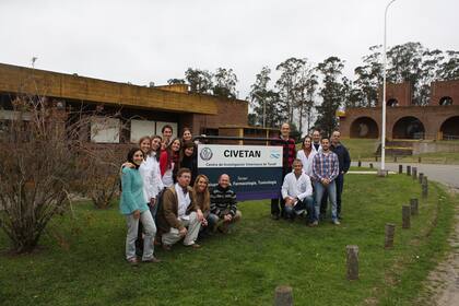 Integrantes del Civetan con su director, Carlos Lanusse