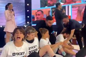 Integrantes del movimiento Standing Together interrumpieron la transmisión de Gran Hermano Israel