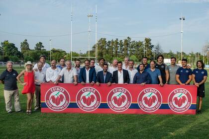 Integrantes del staff de Ceibos posan en Tala Rugby Club, en Córdoba