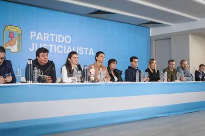 Intendentes reunidos en el Partido Justicialista este sábado