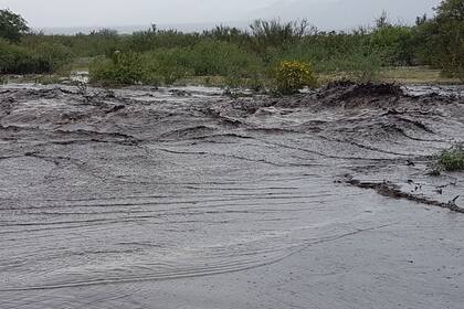 Varias zonas inundadas por la crecida en el depatamento Castro Barros