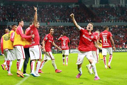 Inter festejó la clasificación ante su gente