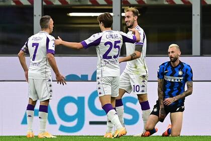 Federico Chiesa resolvió con clase tras un gran pase de Franck Ribery y puso el 3-2