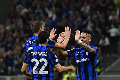 Inter le ganó a Viktoria Pilsen, se clasificó a octavos de final de la Champions y desplazó a Barcelona a la Europa League