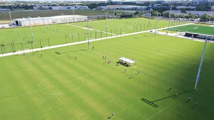 Inter Miami CF Florida Blue Training Center es el centro deportivo del club y tiene seis canchas de césped natural y una de sintético, para uso de las divisiones inferiores y de la primera.