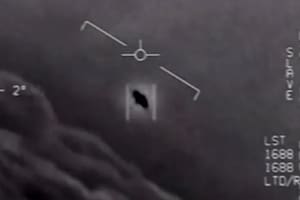 Un exoficial de inteligencia aseguró que EE.UU. tiene naves extraterrestres “intactas”