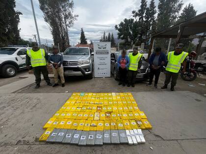 Interceptaron en Cafayate un vehículo que transportaba 109 kilos de cocaína