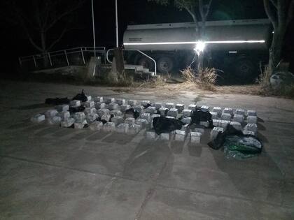 Interceptaron un camión cisterna que transportaba 423 kilos de cocaína