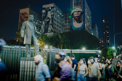 Interesante propuesta teatral interactiva en Plaza Houssay