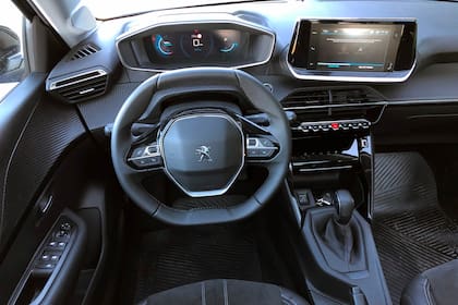 Peugeot 208: interior con posición de manejo i-Cockpit de nueva generación. Ahora es inclusivo, para conductores de todo tipo de estaturas.