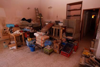 Interior de una casa que no pudo volver a ser habitada, en la calle Carrero Patagónico 3265