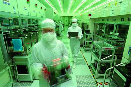 Interior de una de las fábricas de TSMC, empresa taiwanesa productora de microchips.