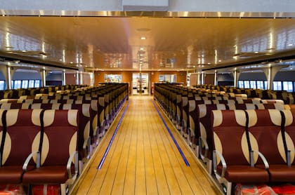 Interior del Atlantic Express, parte de la flota de Colonia Express.