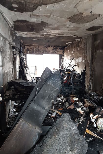 Interior del departamento que se incendió hoy en el Barrio de Once.