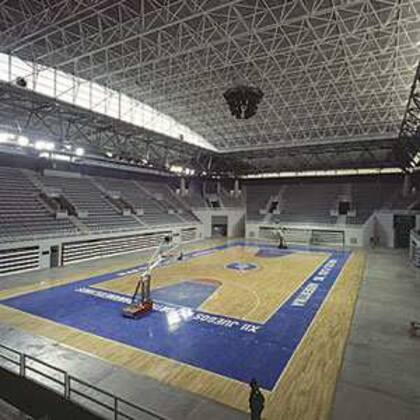 El polideportivo Islas Malvinas, inaugurado para los Juegos Panamericanos de 1995, se encuentra en el mismo complejo y está incluido en el llamado a licitación; no necesita tanta inversión como el estadio de fútbol.