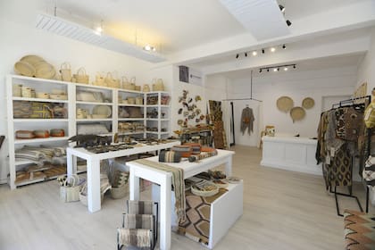 Interior del local de Matriarca y Arte y Esperanza en San Isidro.