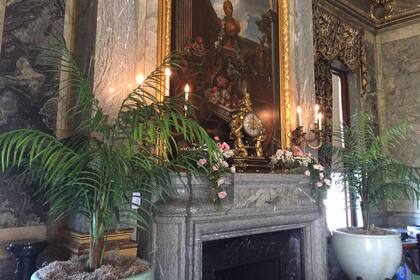 Interior lujoso, en uno de los salones de la mansión