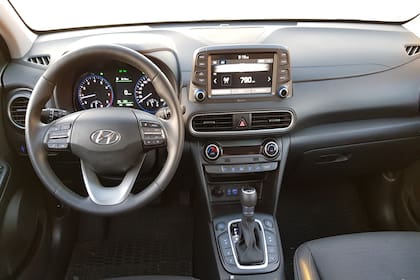 Interior sobrio y con muy buena calidad de materiales