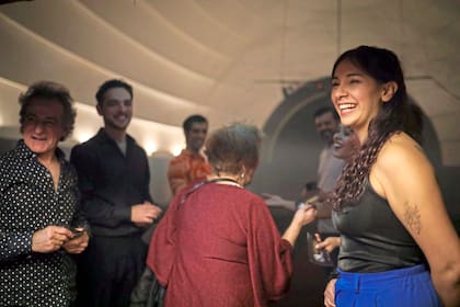 Intérpretes y espectadores, en el ritual de cada función donde se rompe con la "cuarta pared"