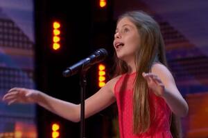 Con su extraordinaria voz, una niña sorprendió al jurado de America´s Got Talent