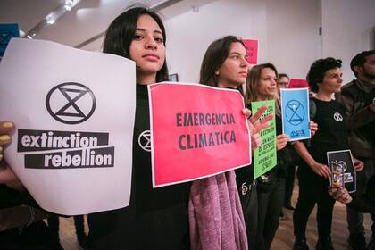 Intervención de activistas argentinas en el Museo Nacional de Bellas Artes.