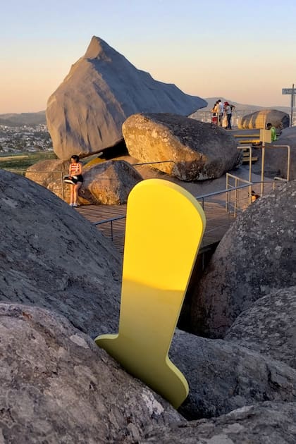 Intervención en el cerro de la piedra movediza en Tandil