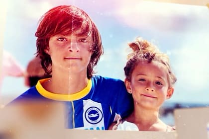 Inti junto a su hermana menor, Mila de 6 años (Foto: Captura de video / Instagram @bycrismorena)