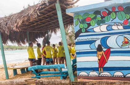 Introducción al surf en playa Macao.