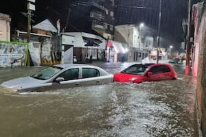 Hay paro docente en seis provincias y los secundarios porteños; 500 evacuados en Corrientes por las inundaciones; vallaron las oficinas de Télam