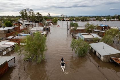 Inundación en el barrio San Cayetano en el límite entre Zárate y Campana
