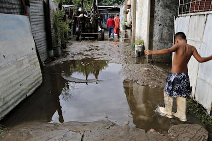 Inundaciones en el Barrio Santa Lucia de Quilmes, debido al temporal
