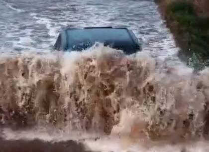 Inundaciones y caminos rurales en General Viamonte