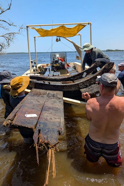 Investigadores de la ECU encontraron restos del corsario español La Fortuna, junto con otros tres naufragios y vestigios de infraestructura portuaria colonial, en el río Cape Fear