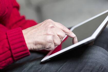 Investigadores gallegos diseñaron una aplicación con siete juegos, llamada Panoramix, que capta las señales ocultas del deterioro cognitivo y acelera el diagnóstico en personas reacias a ir al médico