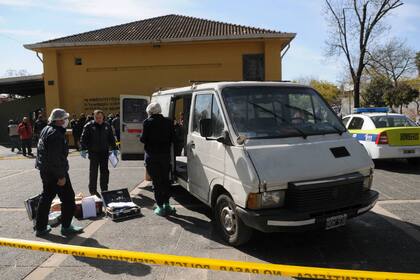 Investigadores realizan peritajes en la camioneta que habrían utilizado para raptar a la niña