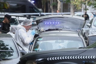 Prisión preventiva para la mujer policía que hirió a balazos a un chofer y a sus compañeros de viaje