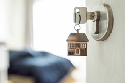 Invirtió US$300 mil para construir las dos minicasas, además de otros US$60.000 para la vivienda sobre ruedas