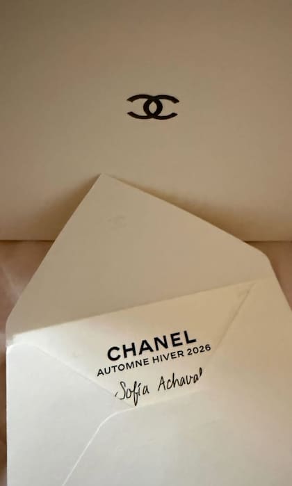 Invitada al desfile de Chanel en el Grand Palais de París