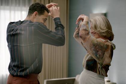 "Invitamos al director de movimiento Theo Clinkard a trabajar con nosotros -cuenta la realizadora-. Pasó una sesión con Emma y Daryl explorando qué movimiento podría surgir desde el interior de los personajes para este momento"