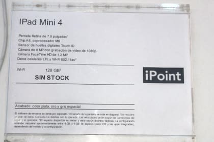 "Sin stock". La aclaración aparece en las fichas de varios productos