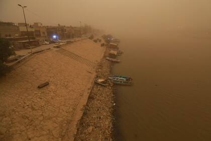 Los vuelos fueron cancelados por la tempestad de polvo naranja en Irak. Ameer Al-Mohammedawi/dpa