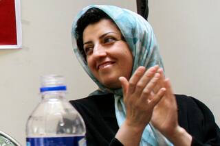 Irán arresta a la ganadora del Nobel de la Paz, Narges Mohammadi, afirman sus seguidores