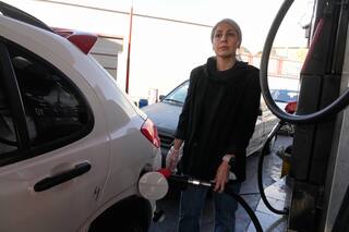 Irán aumenta los precios de la gasolina por primera vez desde las mortales protestas de 2019