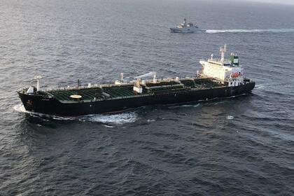 El gobierno de Maduro debió recurrir a combustible de cargueros iraníes para paliar la escasez en Venezuela, uno de los principales países petroleros del mundo