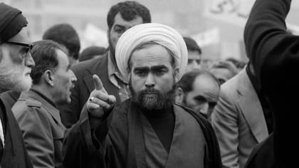 Irán empezó a aplicar globalmente la ley sharía después de la revolución
