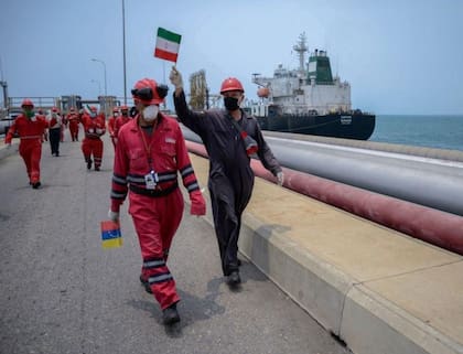 Irán envió técnicos y repuestos para ayudar a reparar importantes refinerías venezolanas.