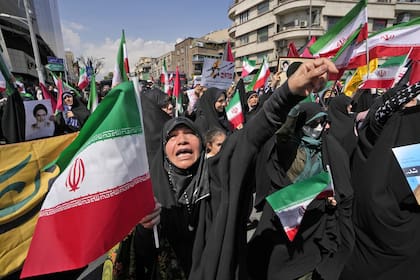 Una protesta antiisraelí en Teherán, el viernes 19 de abril de 2024, tras varios días de ataques y contraataques de los dos países  
