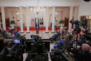 Irán lanza misiles contra Israel y vecinos del golfo mientras Trump habla de frenar la guerra