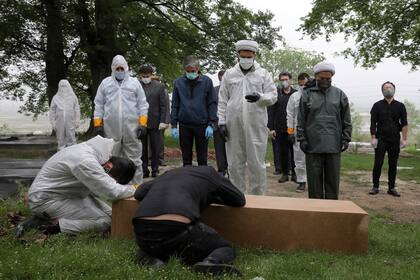 Irán registró 71 nuevos fallecimientos, con lo que el país ya supera los 6000
